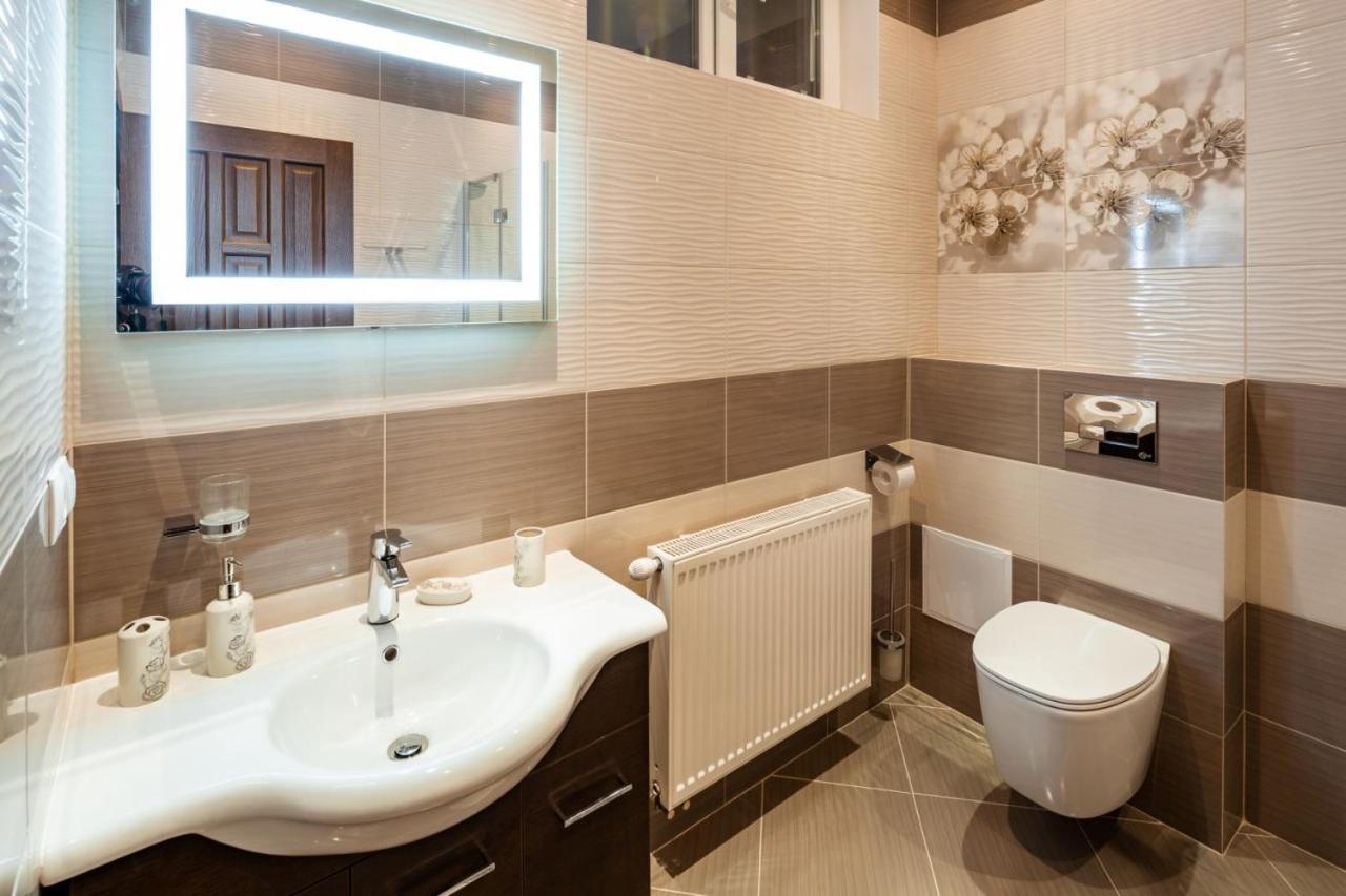 Alfa Apartments Svobody 31 Lviv Bagian luar foto