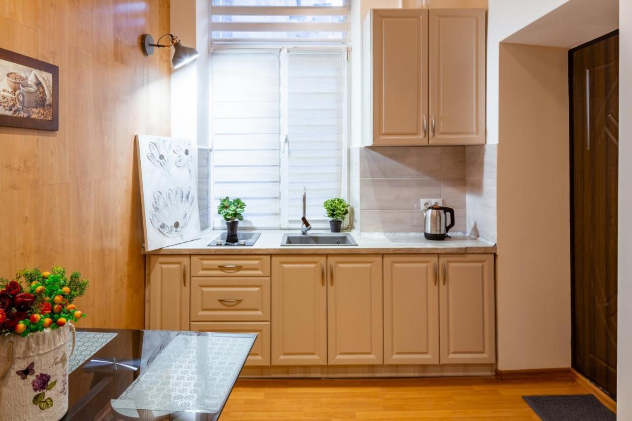 Alfa Apartments Svobody 31 Lviv Bagian luar foto
