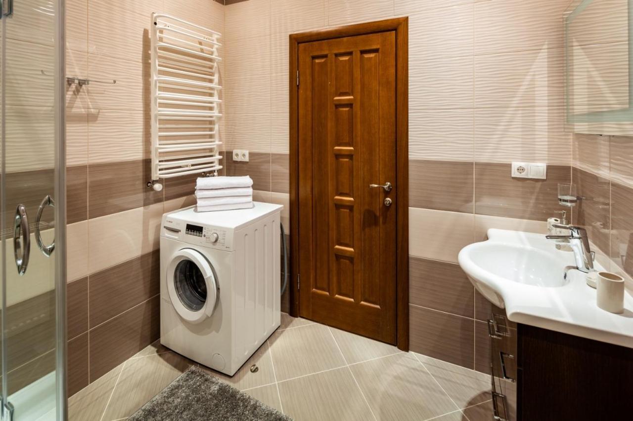 Alfa Apartments Svobody 31 Lviv Bagian luar foto