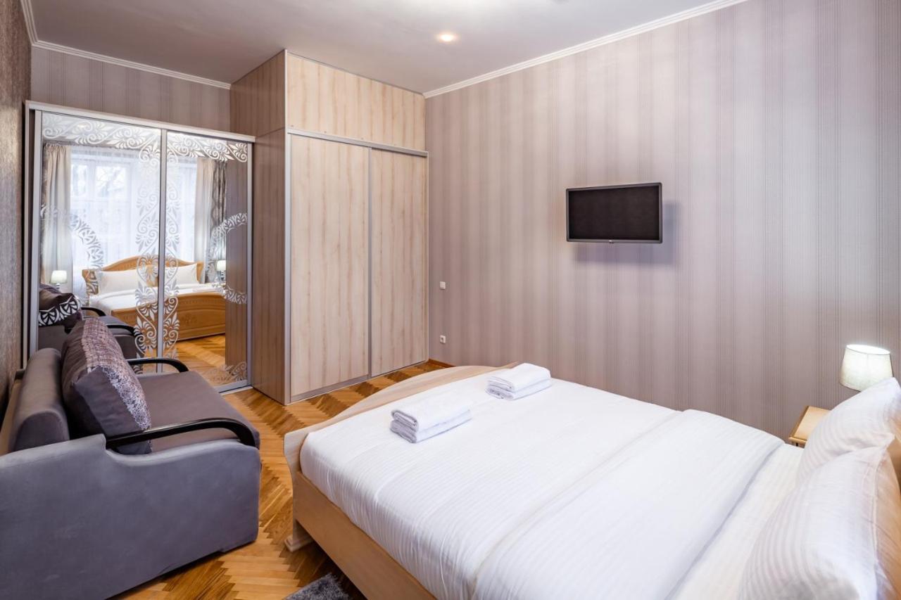 Alfa Apartments Svobody 31 Lviv Bagian luar foto