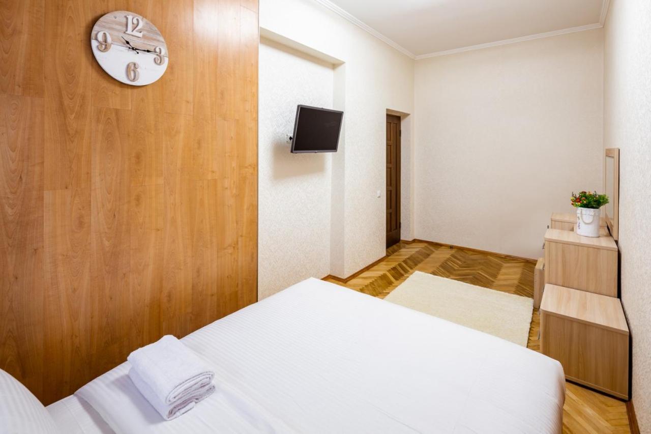 Alfa Apartments Svobody 31 Lviv Bagian luar foto