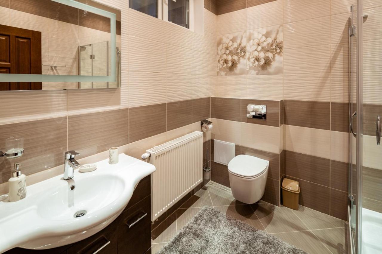 Alfa Apartments Svobody 31 Lviv Bagian luar foto